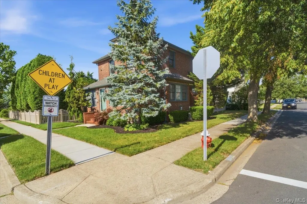 2063 Walnut Street North Baldwin NY 11510