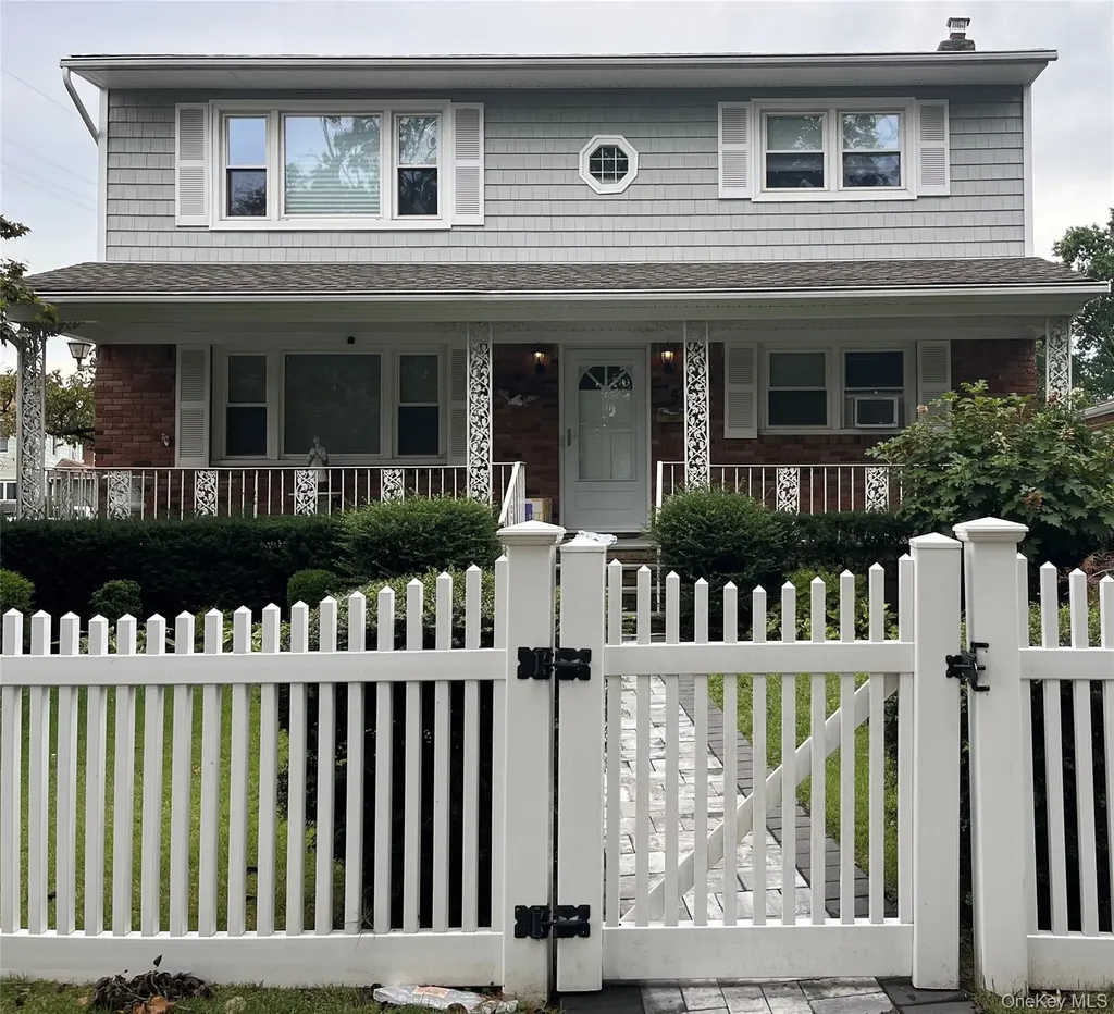 59 S Grand Street Westbury NY 11590