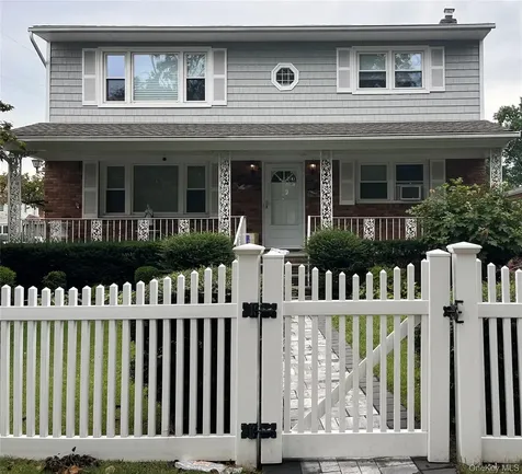 59 S Grand Street Westbury NY 11590