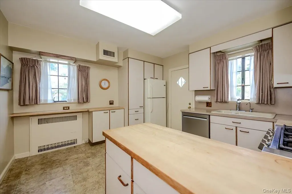 1264 Rhinelander Avenue Bronx NY 10461
