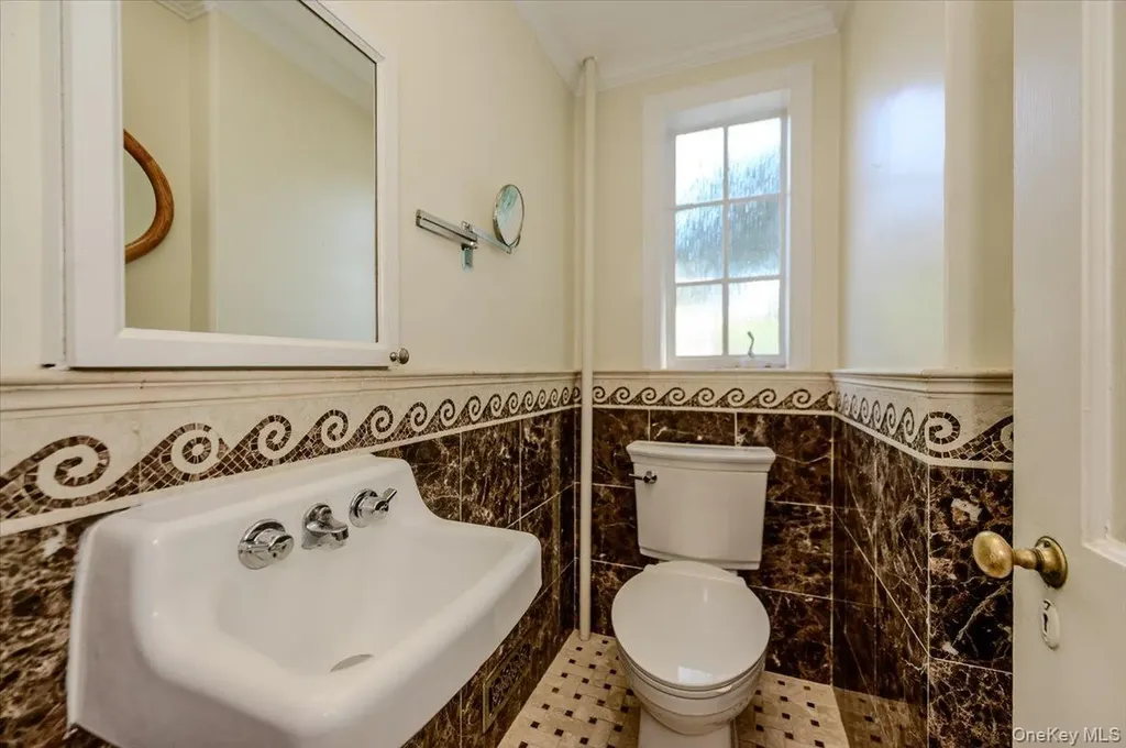 1264 Rhinelander Avenue Bronx NY 10461