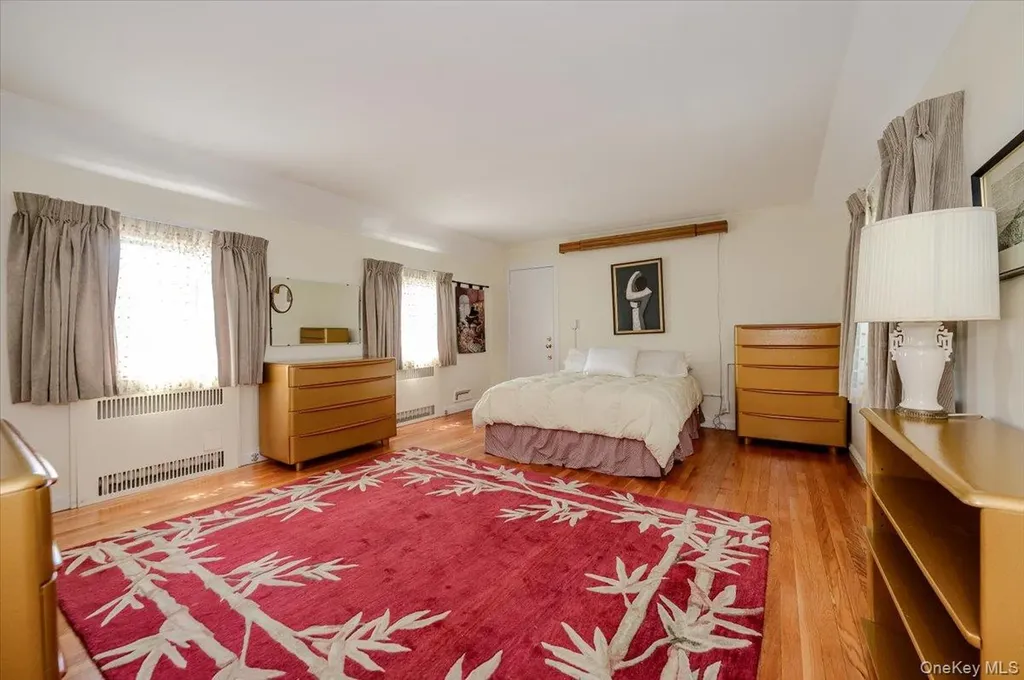 1264 Rhinelander Avenue Bronx NY 10461