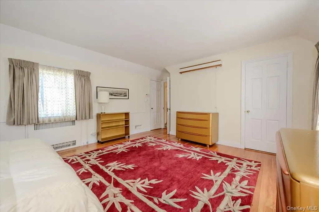1264 Rhinelander Avenue Bronx NY 10461