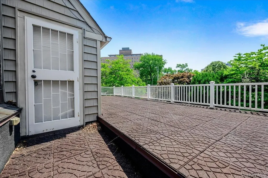 1264 Rhinelander Avenue Bronx NY 10461
