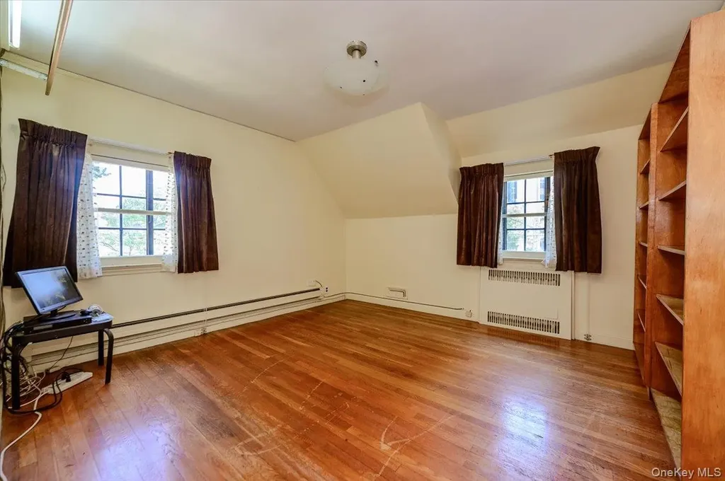 1264 Rhinelander Avenue Bronx NY 10461