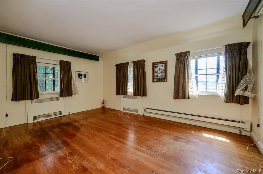 1264 Rhinelander Avenue Bronx NY 10461