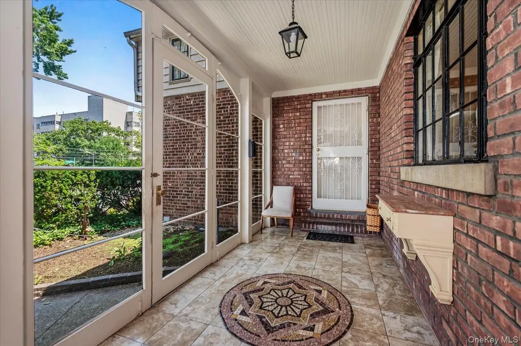 1264 Rhinelander Avenue Bronx NY 10461