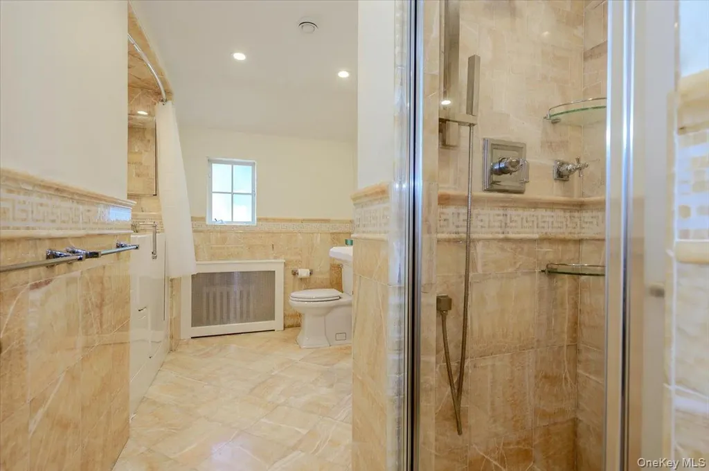 1264 Rhinelander Avenue Bronx NY 10461