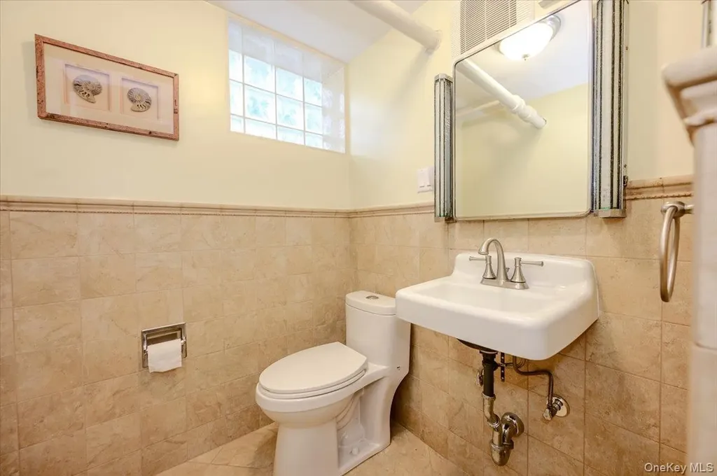 1264 Rhinelander Avenue Bronx NY 10461
