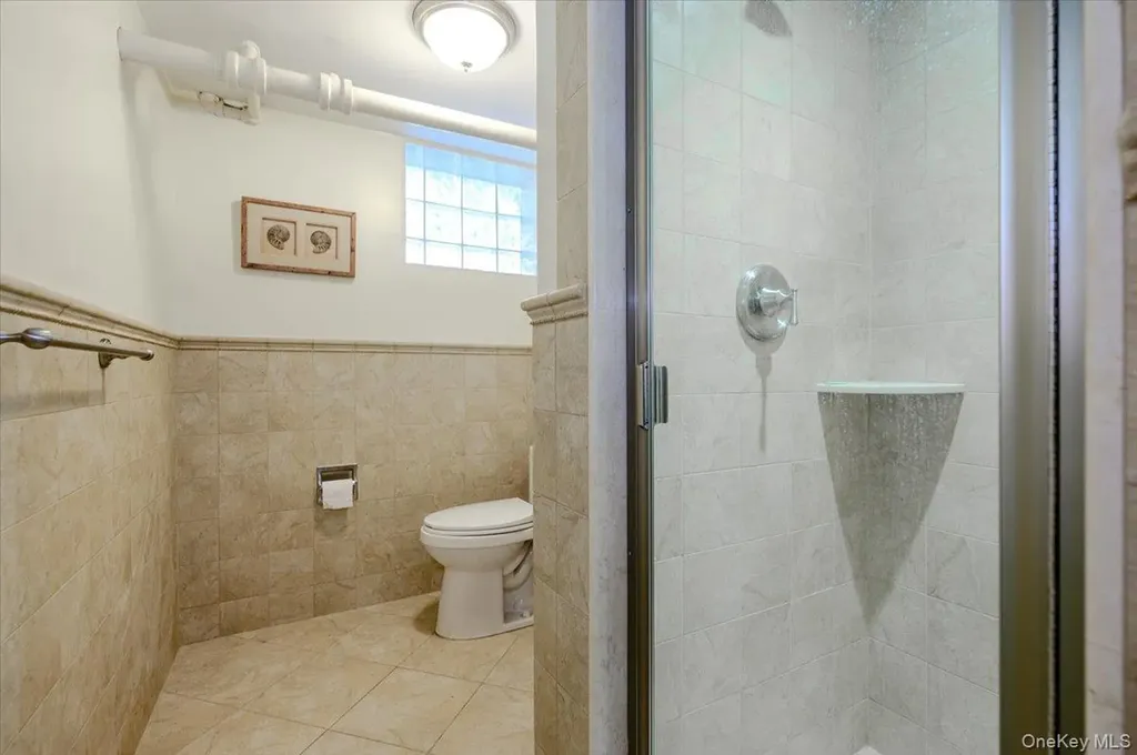 1264 Rhinelander Avenue Bronx NY 10461