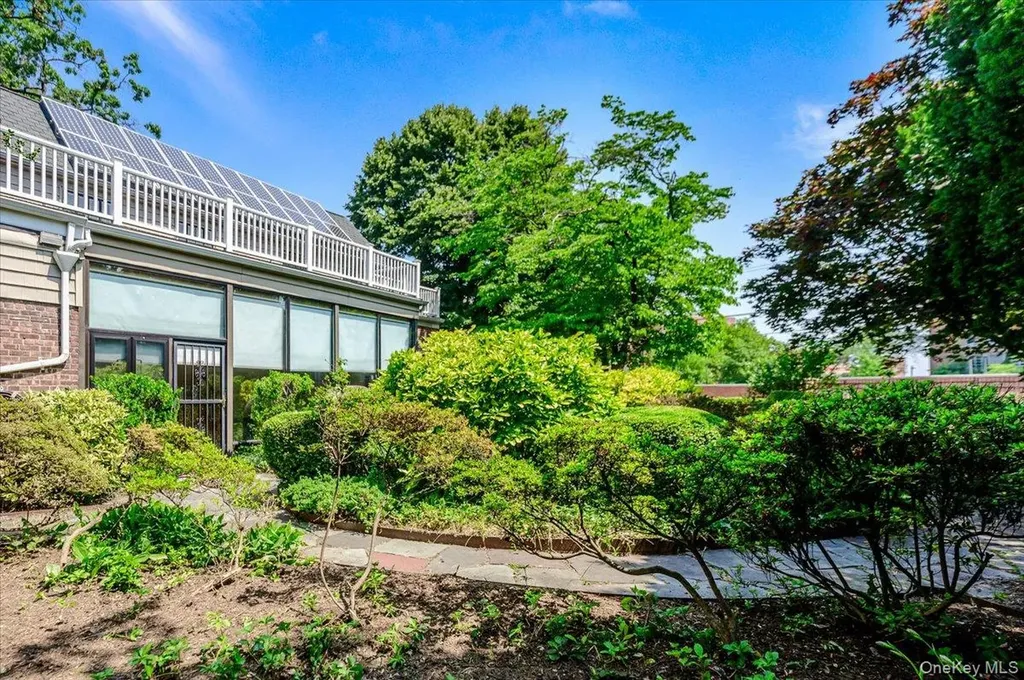 1264 Rhinelander Avenue Bronx NY 10461