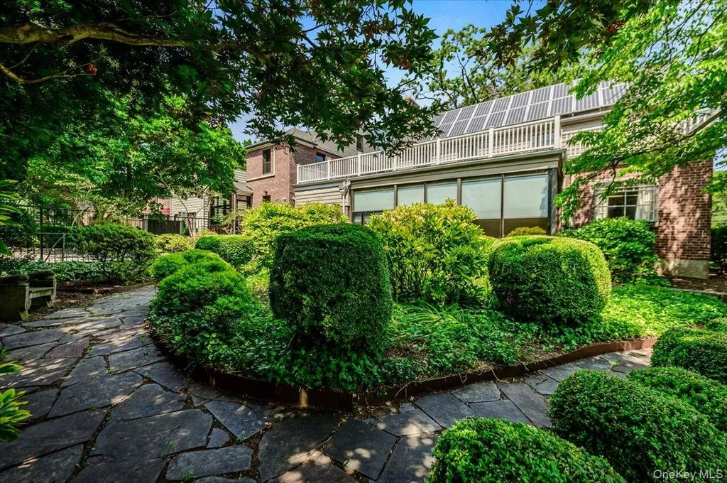 1264 Rhinelander Avenue Bronx NY 10461