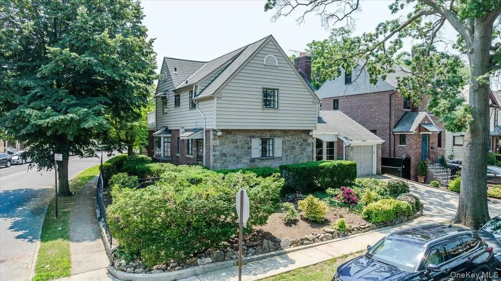 1264 Rhinelander Avenue Bronx NY 10461