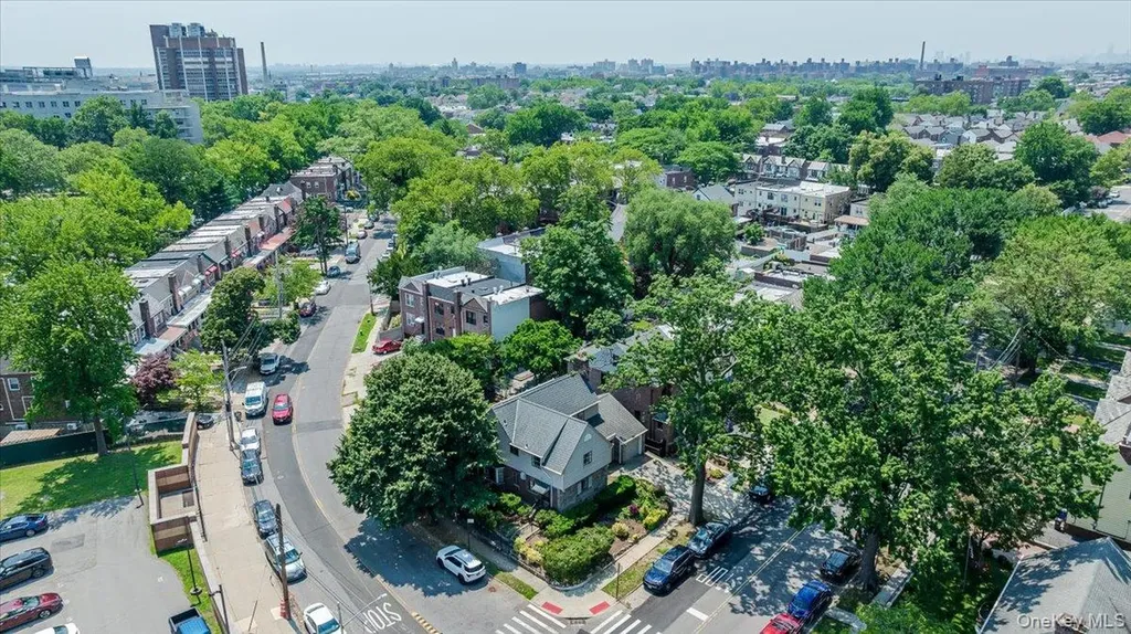 1264 Rhinelander Avenue Bronx NY 10461