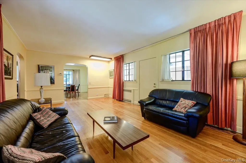 1264 Rhinelander Avenue Bronx NY 10461
