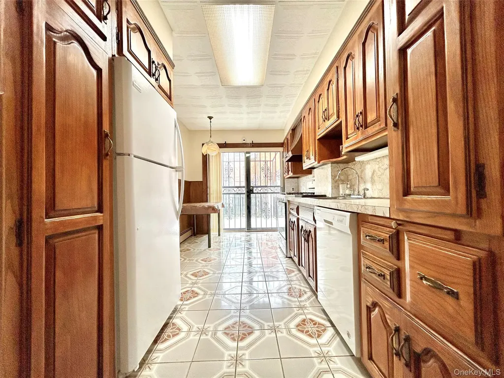 77-04 85th Street Glendale NY 11385