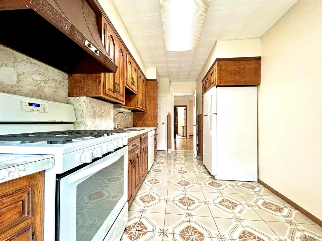 77-04 85th Street Glendale NY 11385