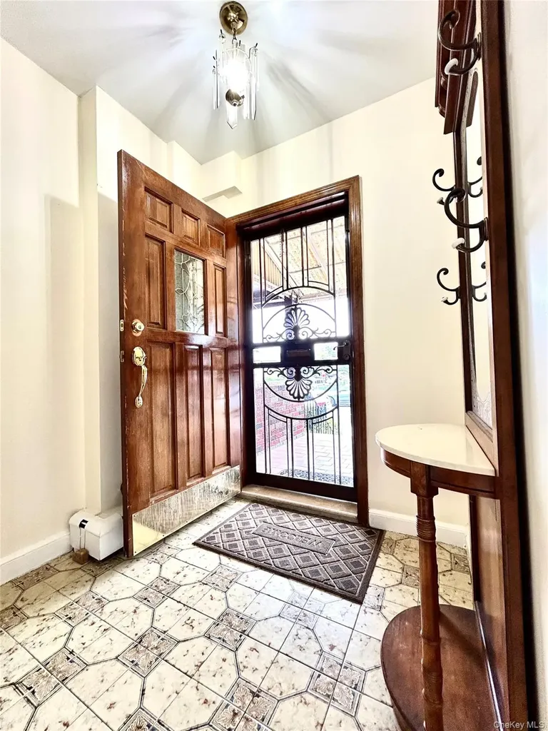 77-04 85th Street Glendale NY 11385