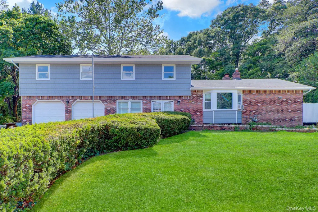 6 Stonington Circle Wheatley Heights NY 11798