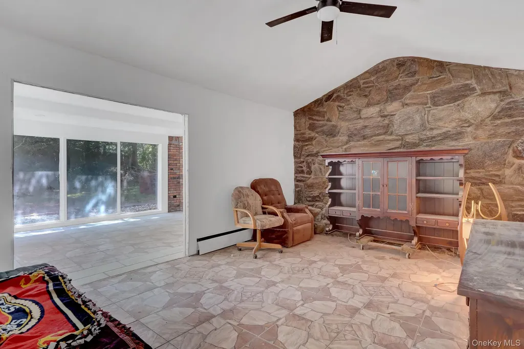 6 Stonington Circle Wheatley Heights NY 11798