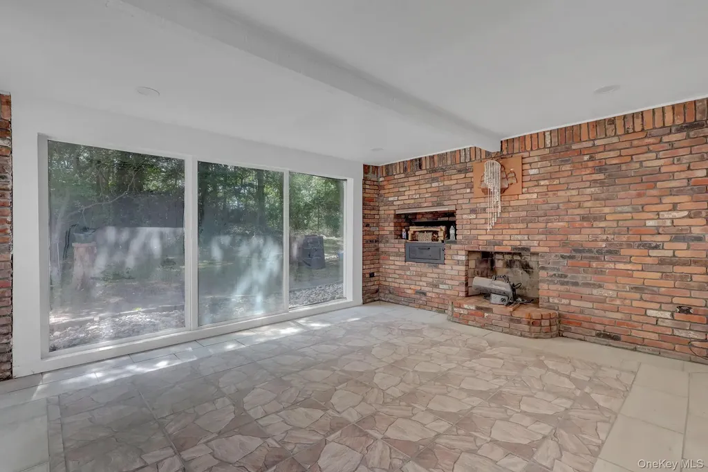 6 Stonington Circle Wheatley Heights NY 11798
