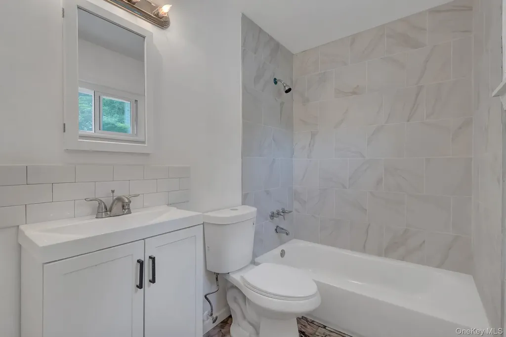 6 Stonington Circle Wheatley Heights NY 11798