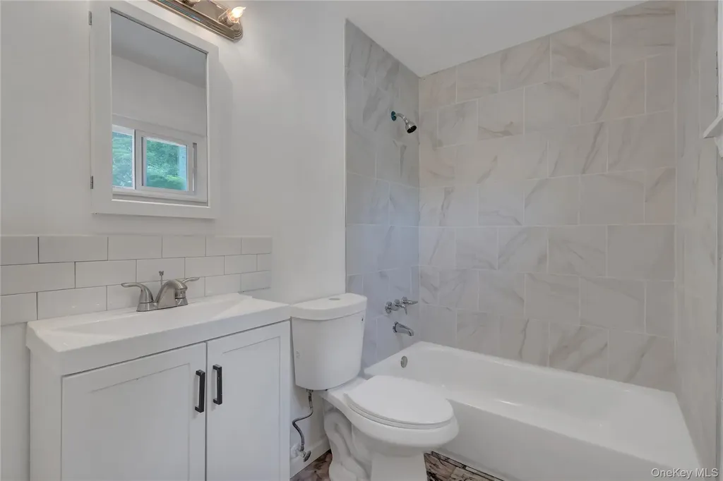 6 Stonington Circle Wheatley Heights NY 11798