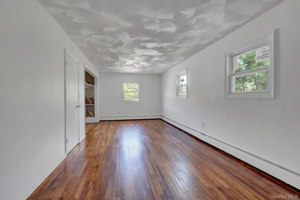 6 Stonington Circle Wheatley Heights NY 11798