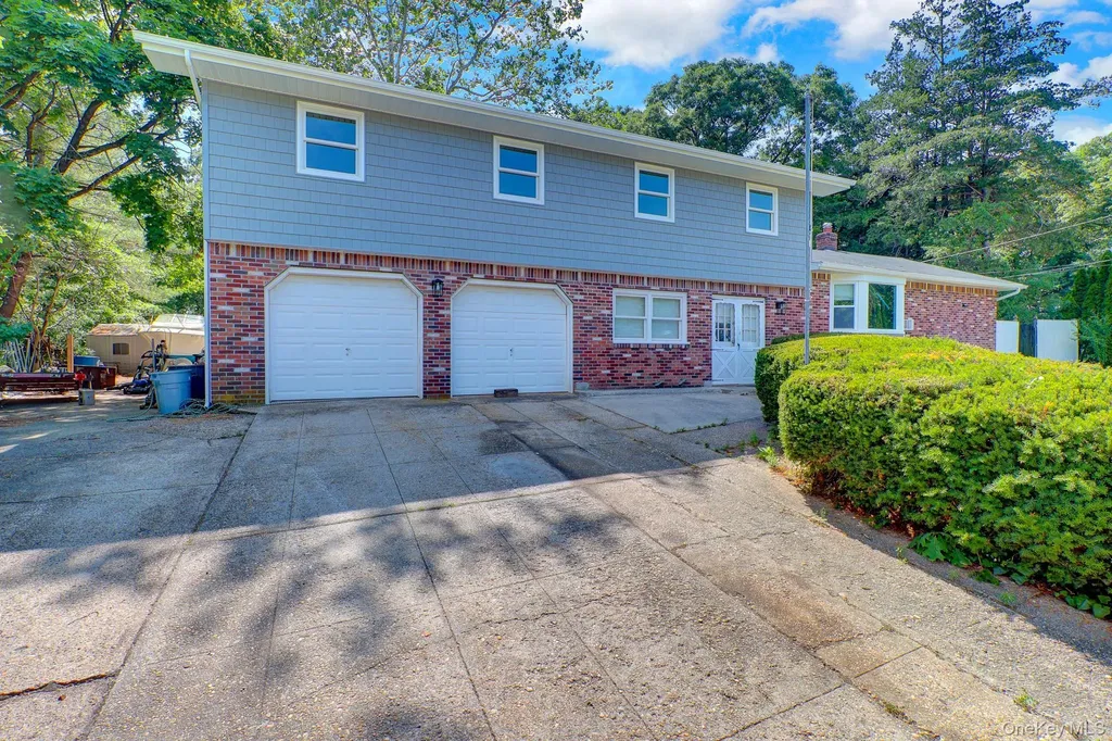 6 Stonington Circle Wheatley Heights NY 11798