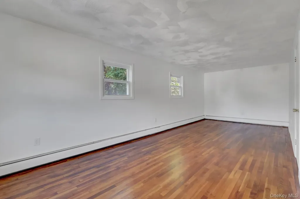 6 Stonington Circle Wheatley Heights NY 11798