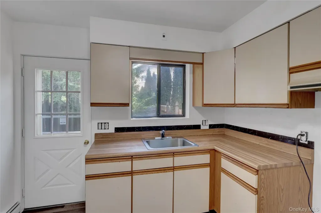 6 Stonington Circle Wheatley Heights NY 11798