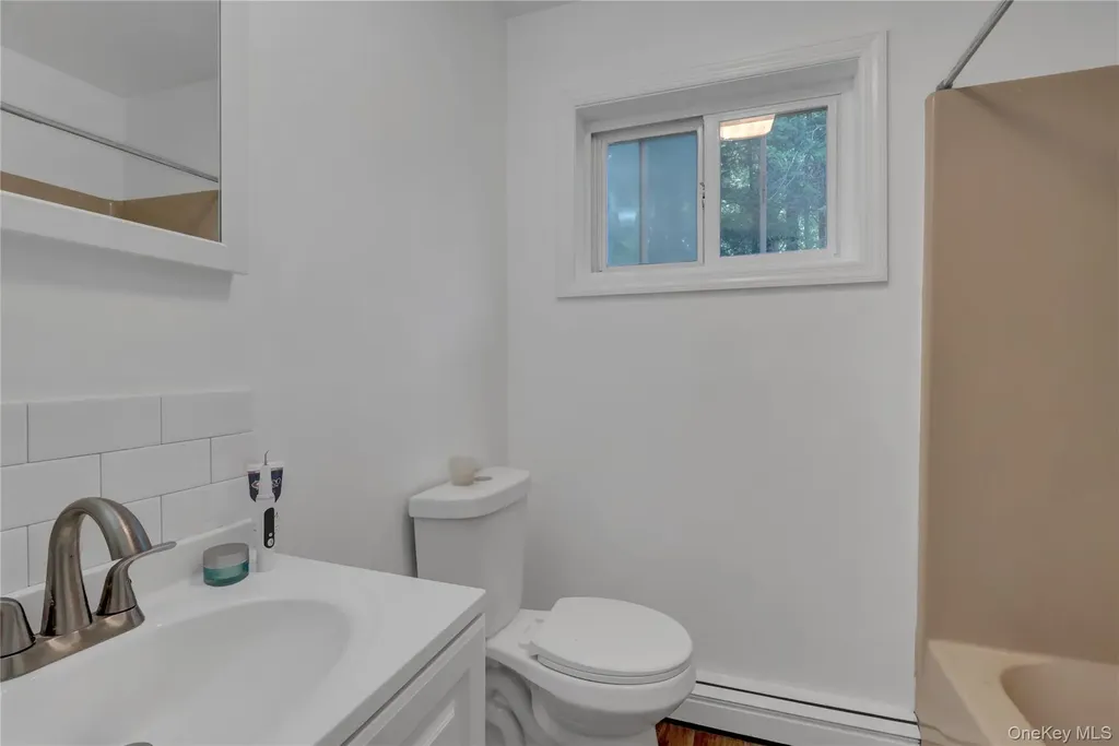 6 Stonington Circle Wheatley Heights NY 11798