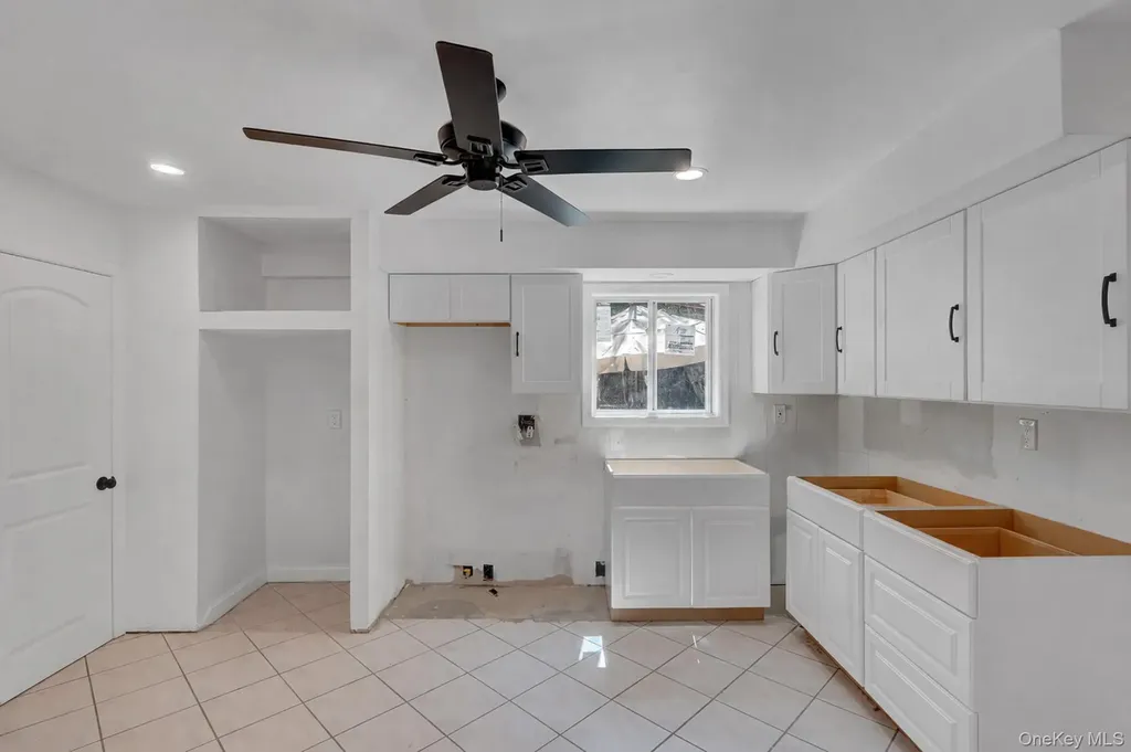 6 Stonington Circle Wheatley Heights NY 11798