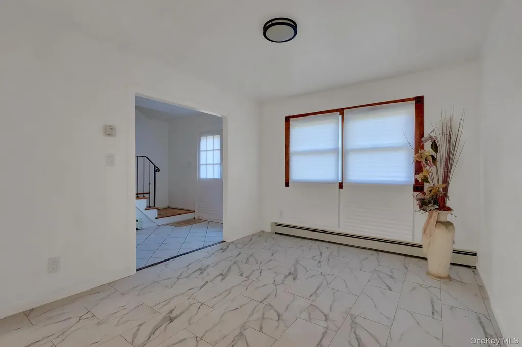 6 Stonington Circle Wheatley Heights NY 11798