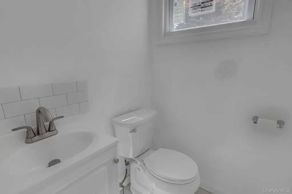 6 Stonington Circle Wheatley Heights NY 11798