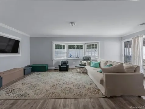 34 Hedge Lane Westbury NY 11590
