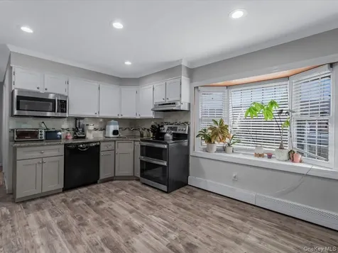 34 Hedge Lane Westbury NY 11590