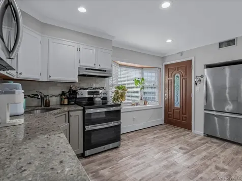 34 Hedge Lane Westbury NY 11590