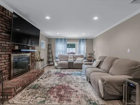 34 Hedge Lane Westbury NY 11590
