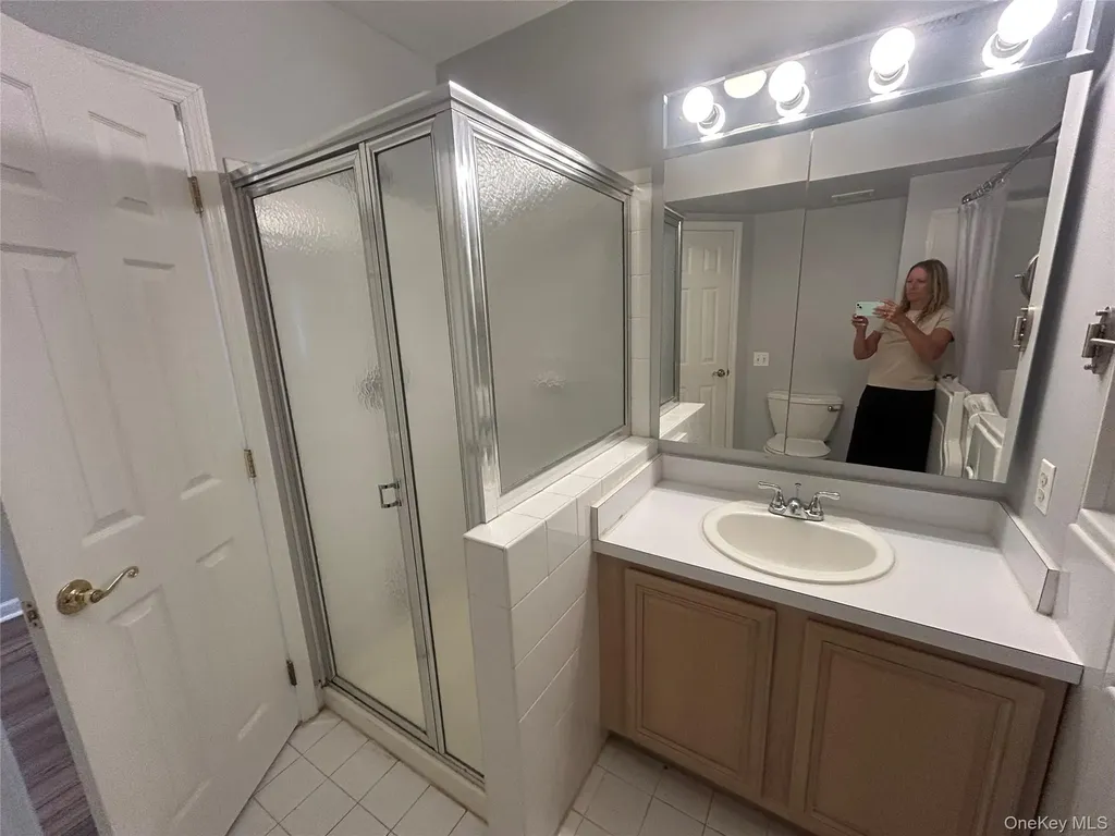 82 Kate Circle Middle Island NY 11953