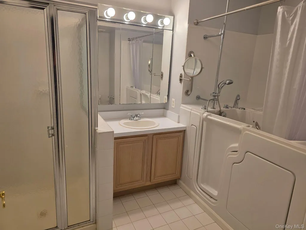 82 Kate Circle Middle Island NY 11953