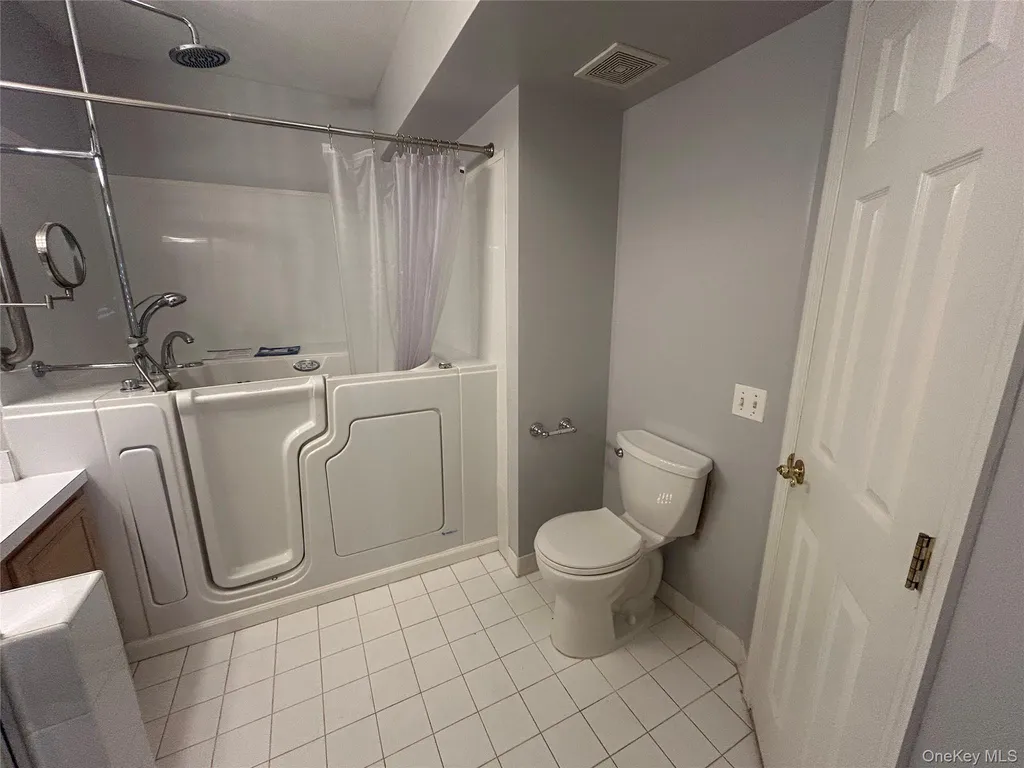82 Kate Circle Middle Island NY 11953
