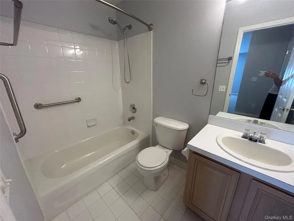 82 Kate Circle Middle Island NY 11953