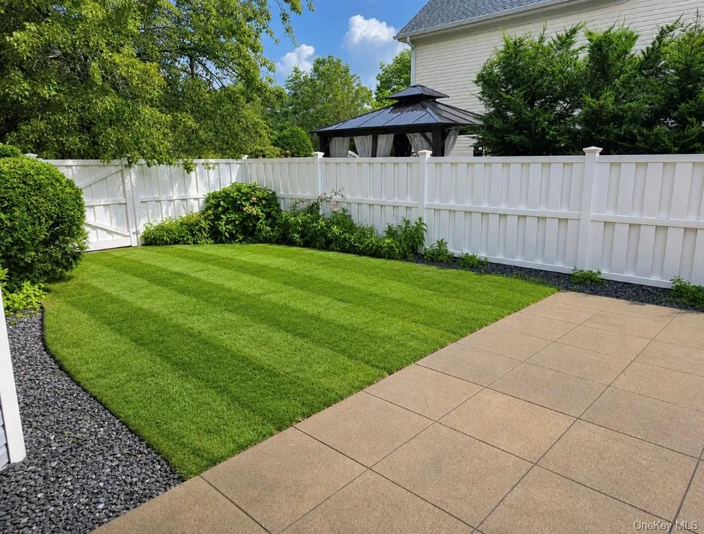 82 Kate Circle Middle Island NY 11953