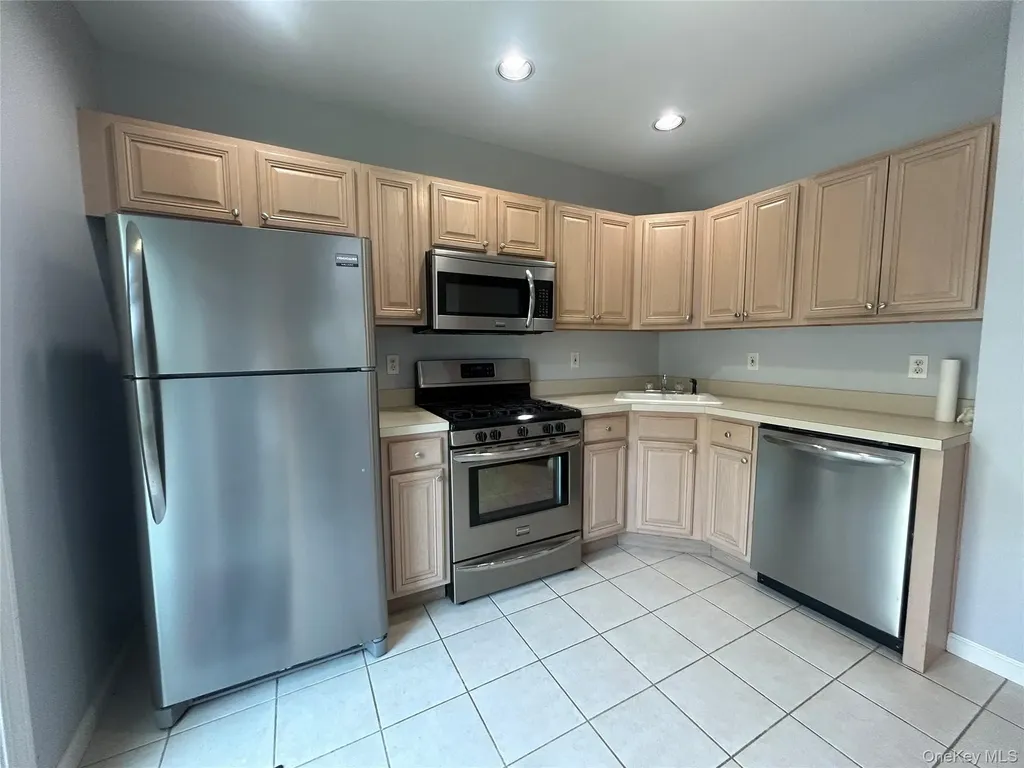 82 Kate Circle Middle Island NY 11953