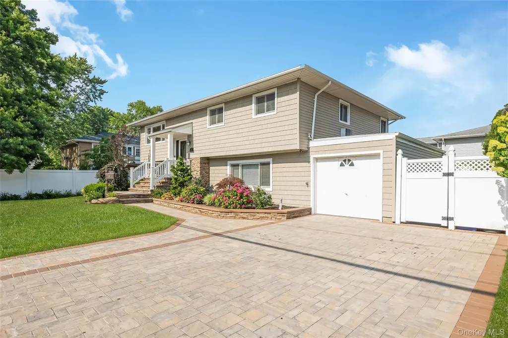1777 Roberta Lane Merrick NY 11566