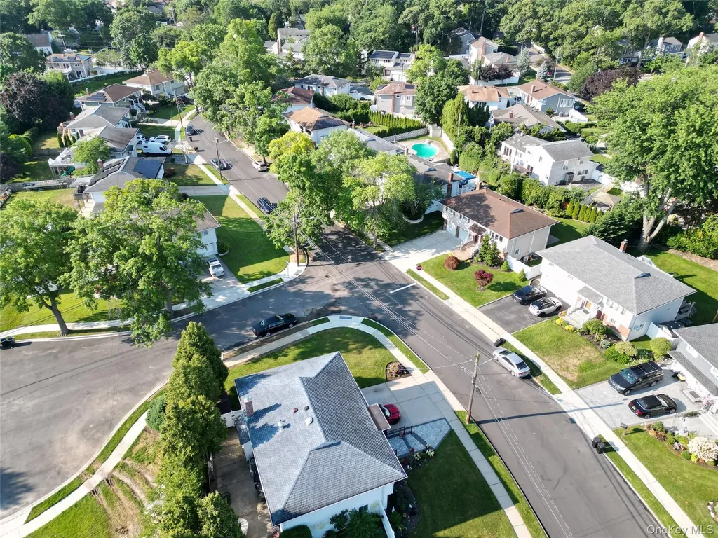 1777 Roberta Lane Merrick NY 11566