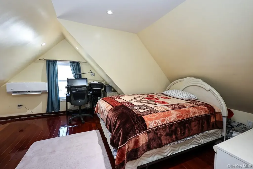 18348 Camden Avenue Saint Albans NY 11412