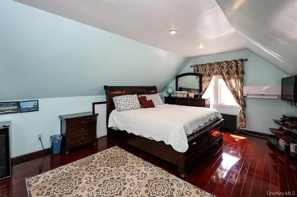 18348 Camden Avenue Saint Albans NY 11412