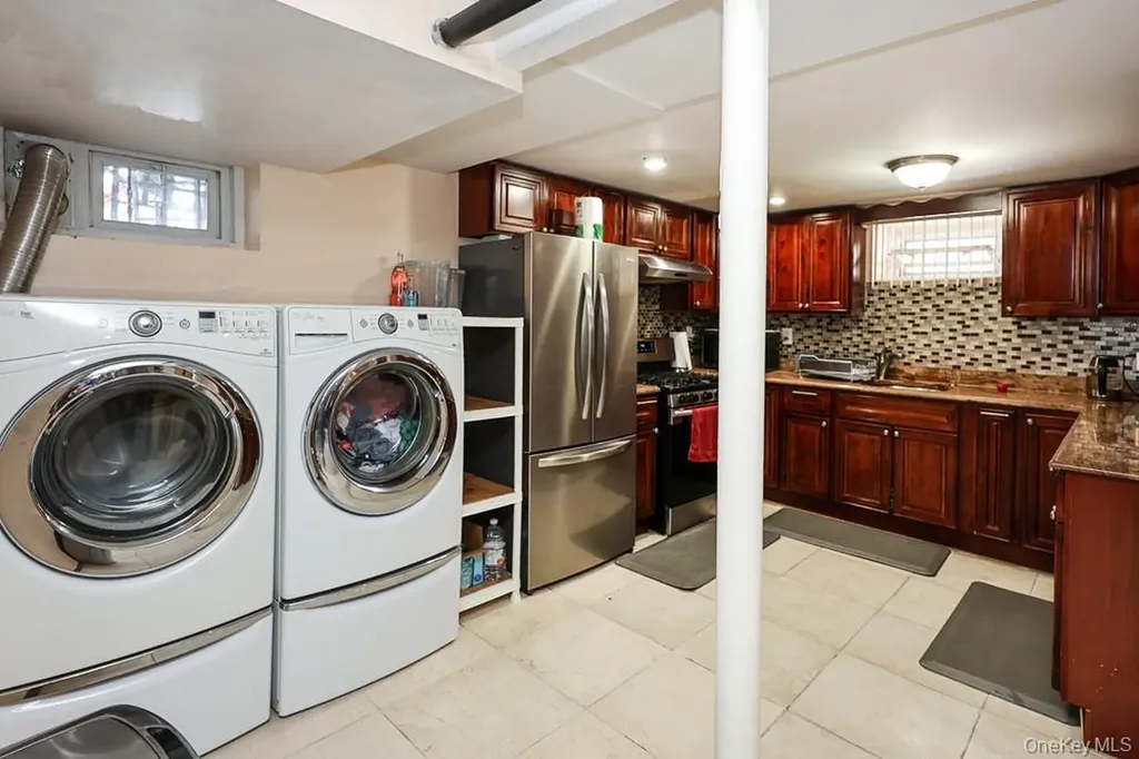 18348 Camden Avenue Saint Albans NY 11412